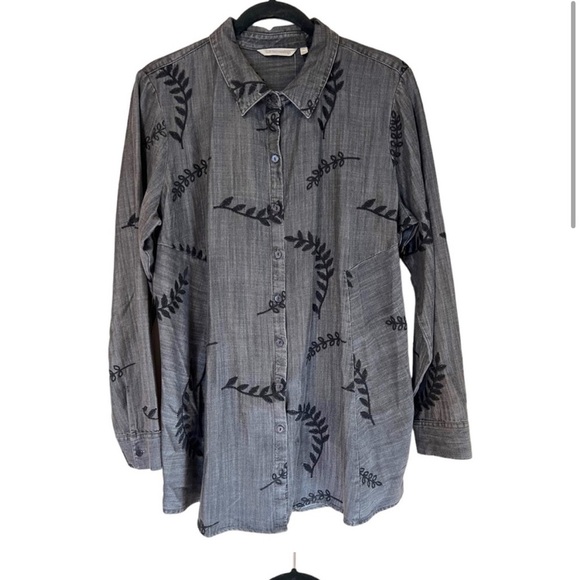 Soft Surroundings Papyrus Embroidered Chambray
Shirt in Gray
Size 1X - Picture 6 of 8